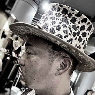 qE^gD[GUY